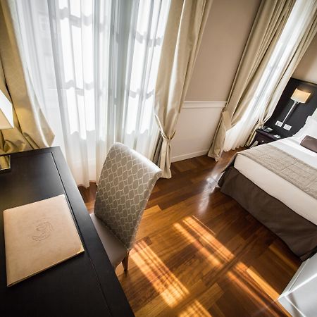 Victoria Hotel Letterario Trieste Luaran gambar