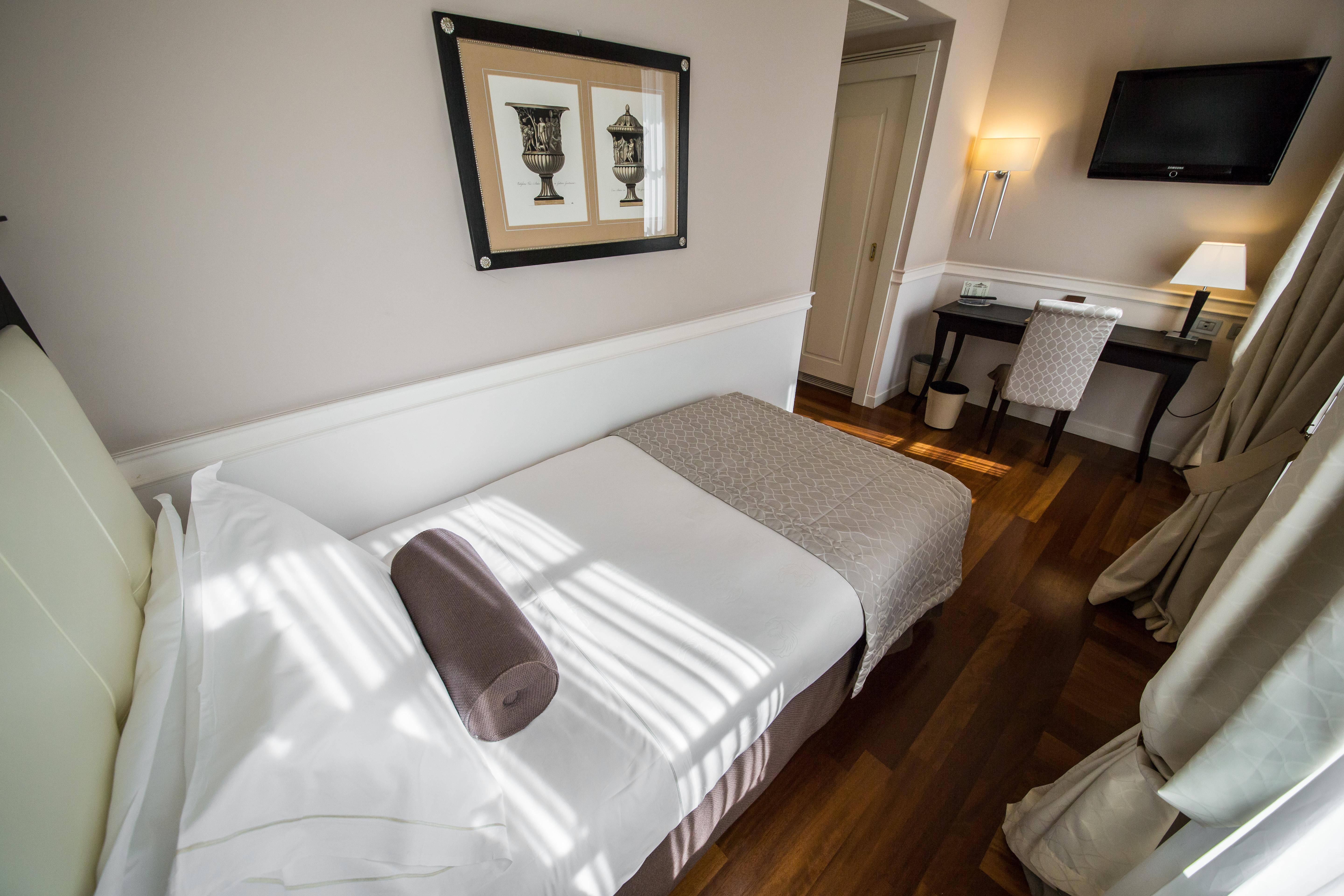 Victoria Hotel Letterario Trieste Luaran gambar