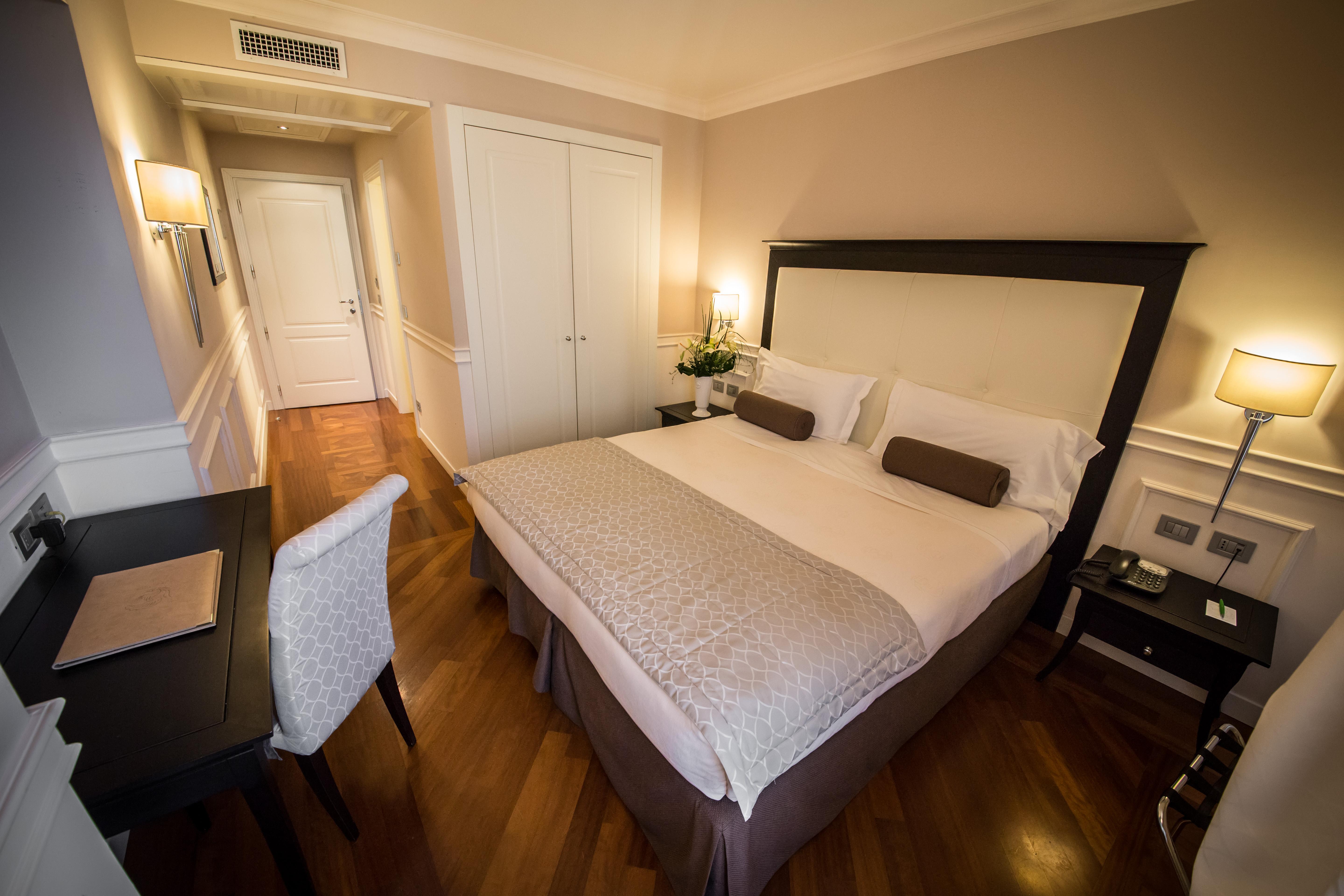Victoria Hotel Letterario Trieste Luaran gambar