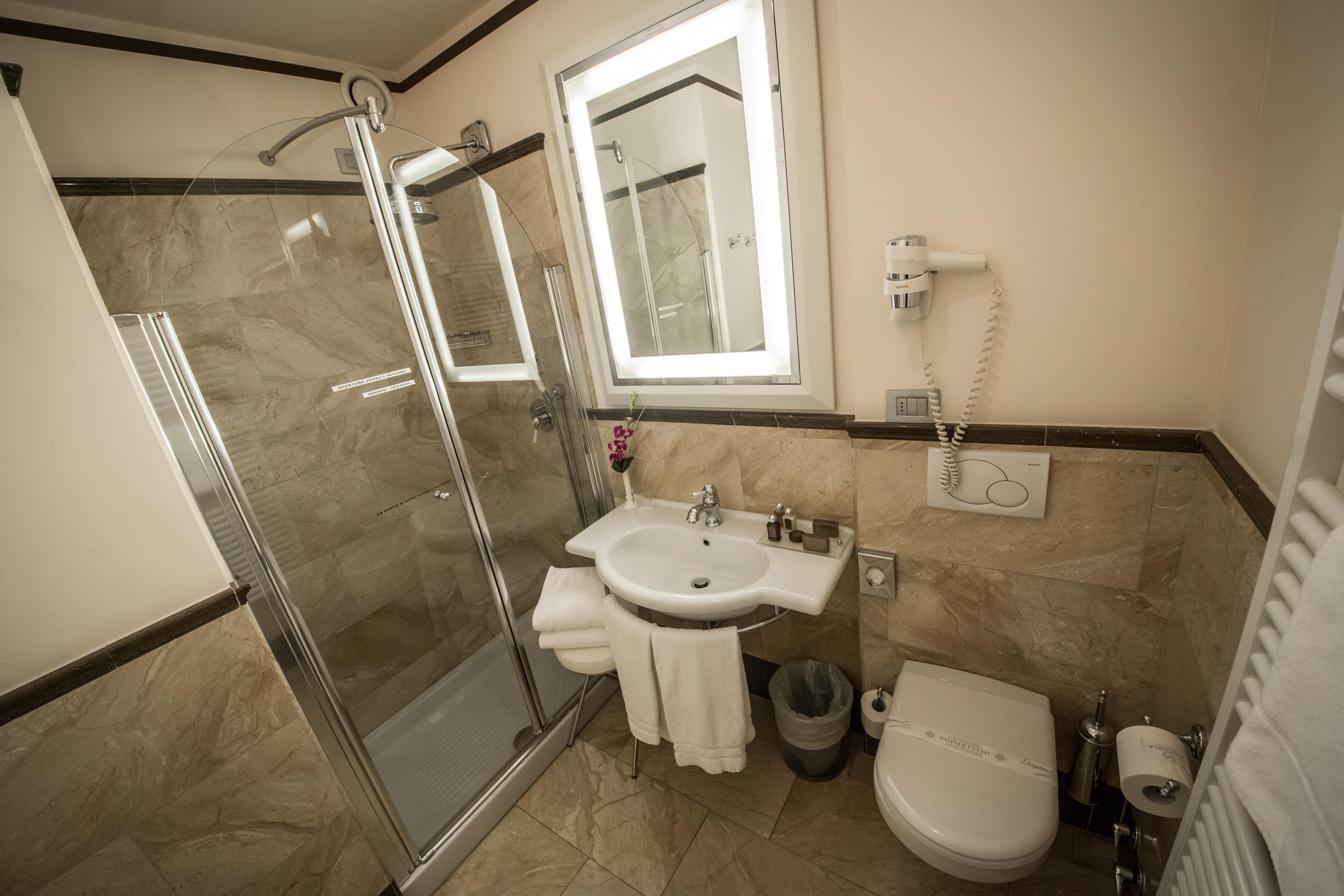 Victoria Hotel Letterario Trieste Luaran gambar
