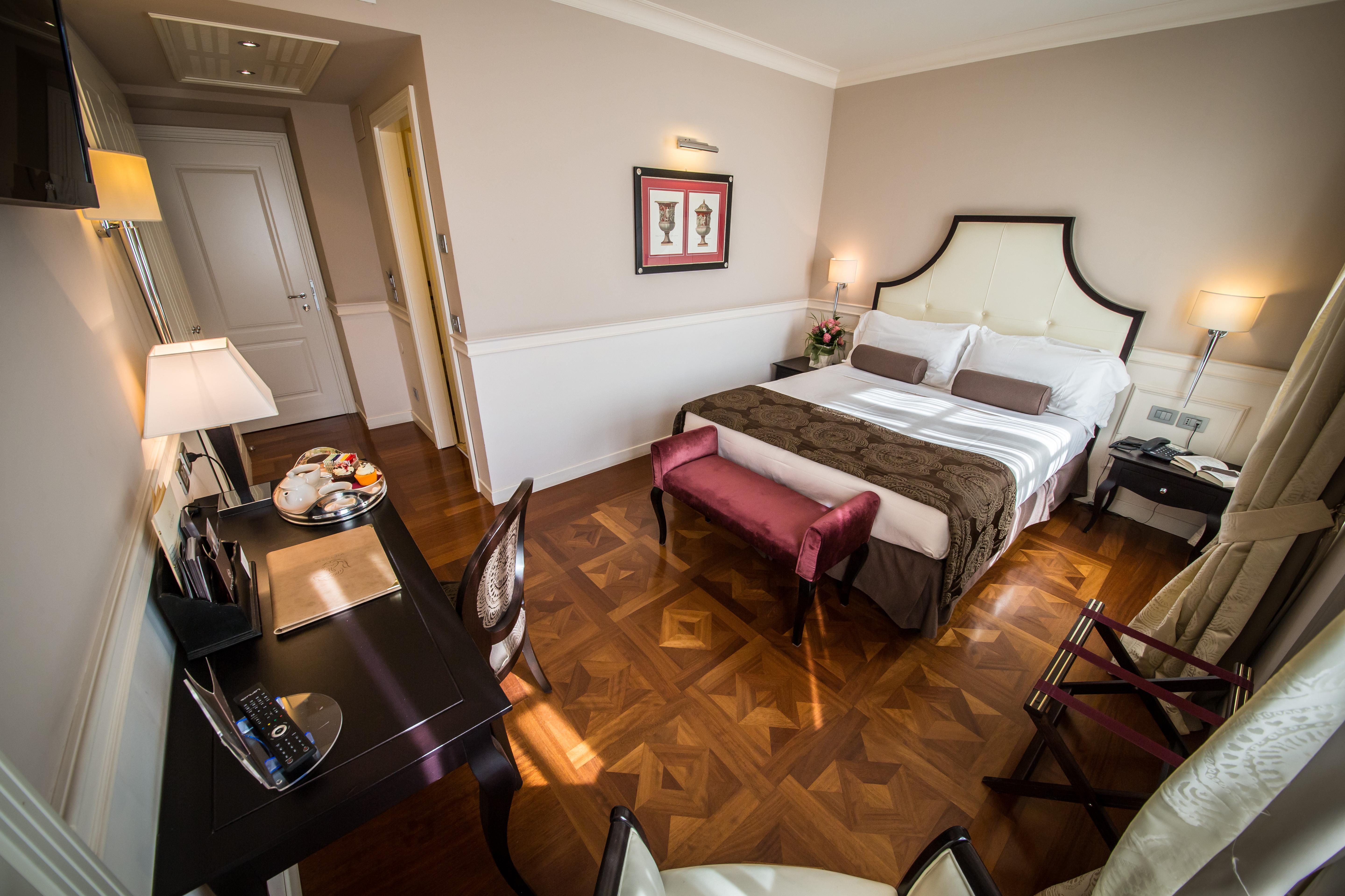 Victoria Hotel Letterario Trieste Luaran gambar