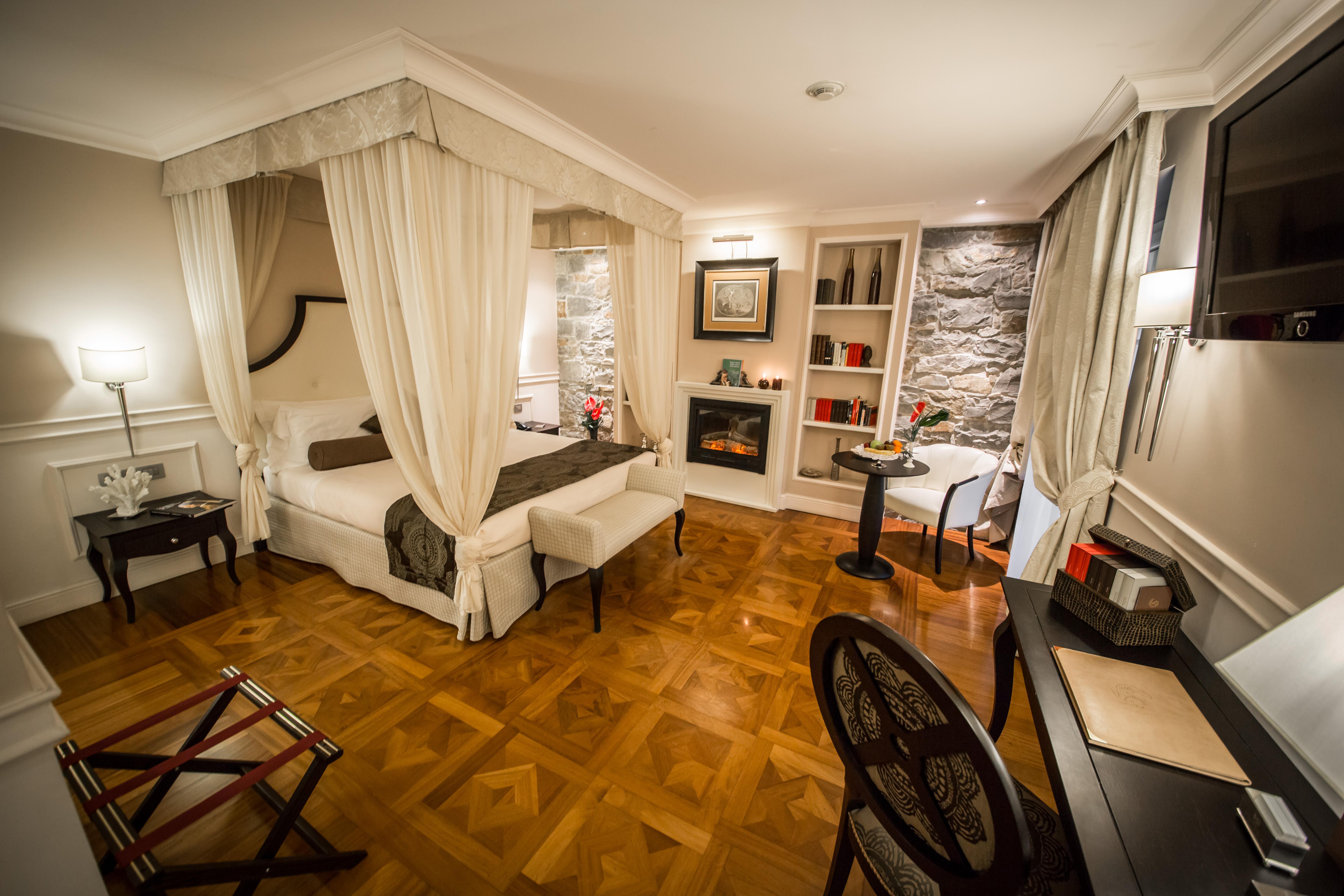 Victoria Hotel Letterario Trieste Luaran gambar