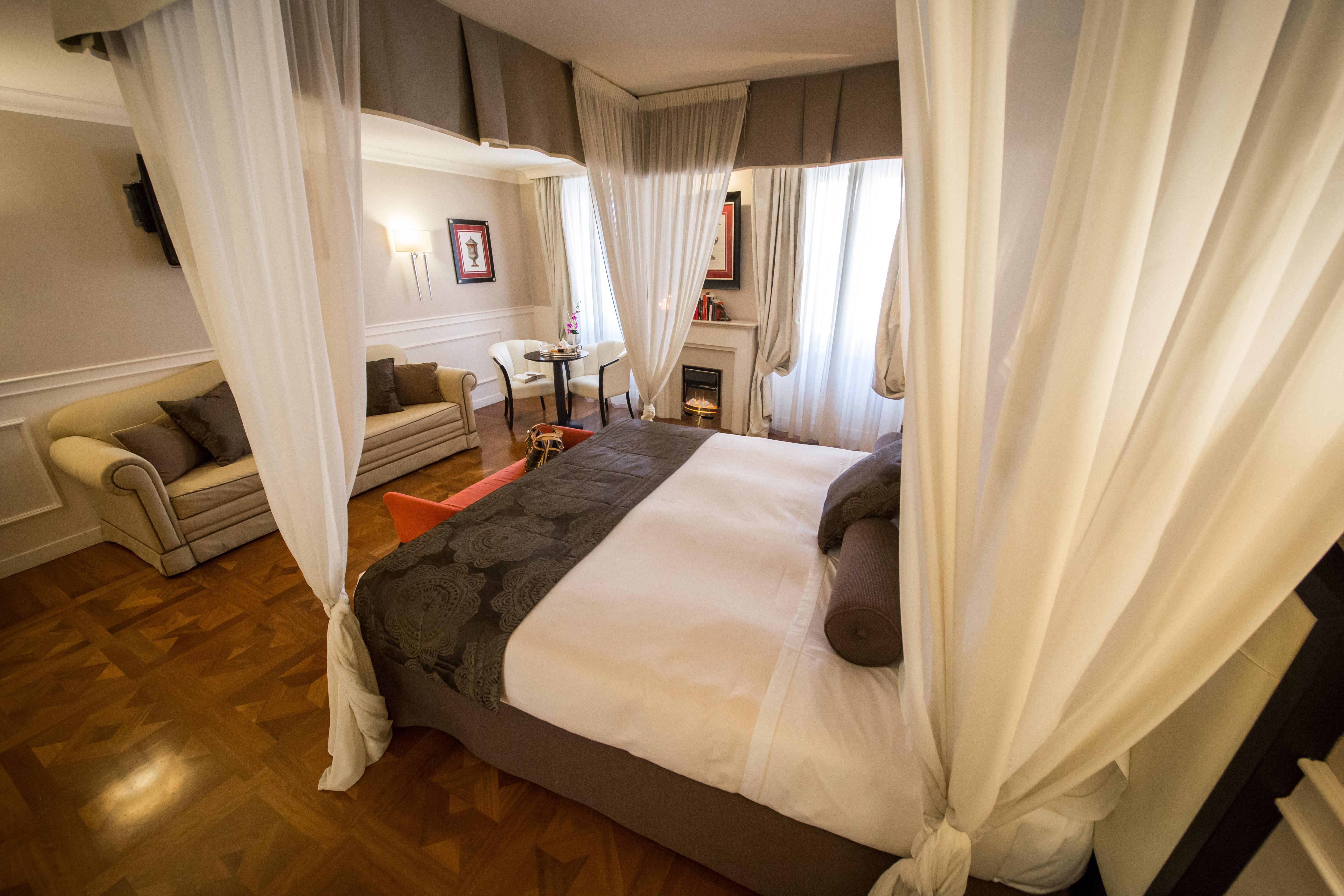 Victoria Hotel Letterario Trieste Luaran gambar