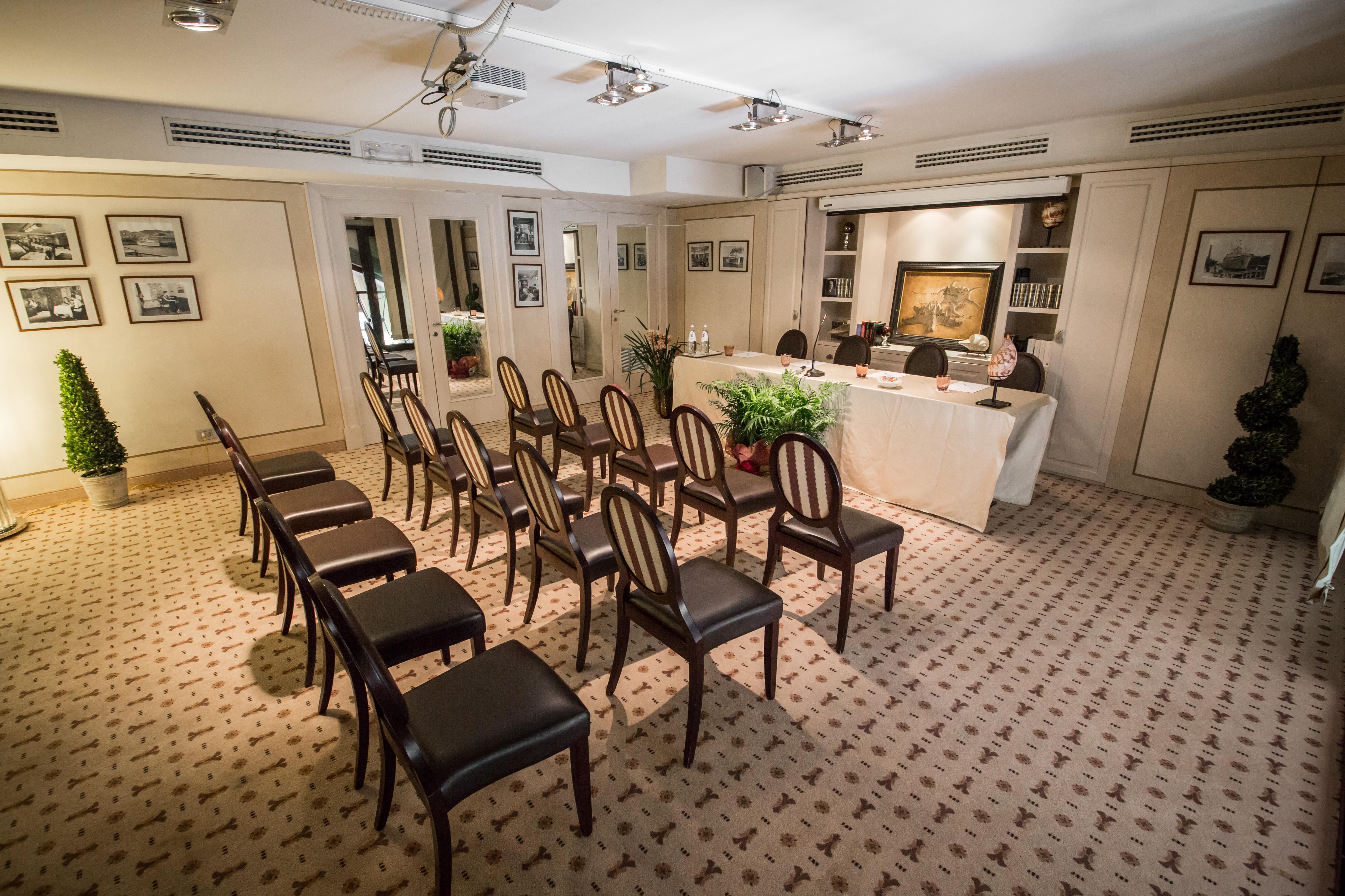 Victoria Hotel Letterario Trieste Luaran gambar