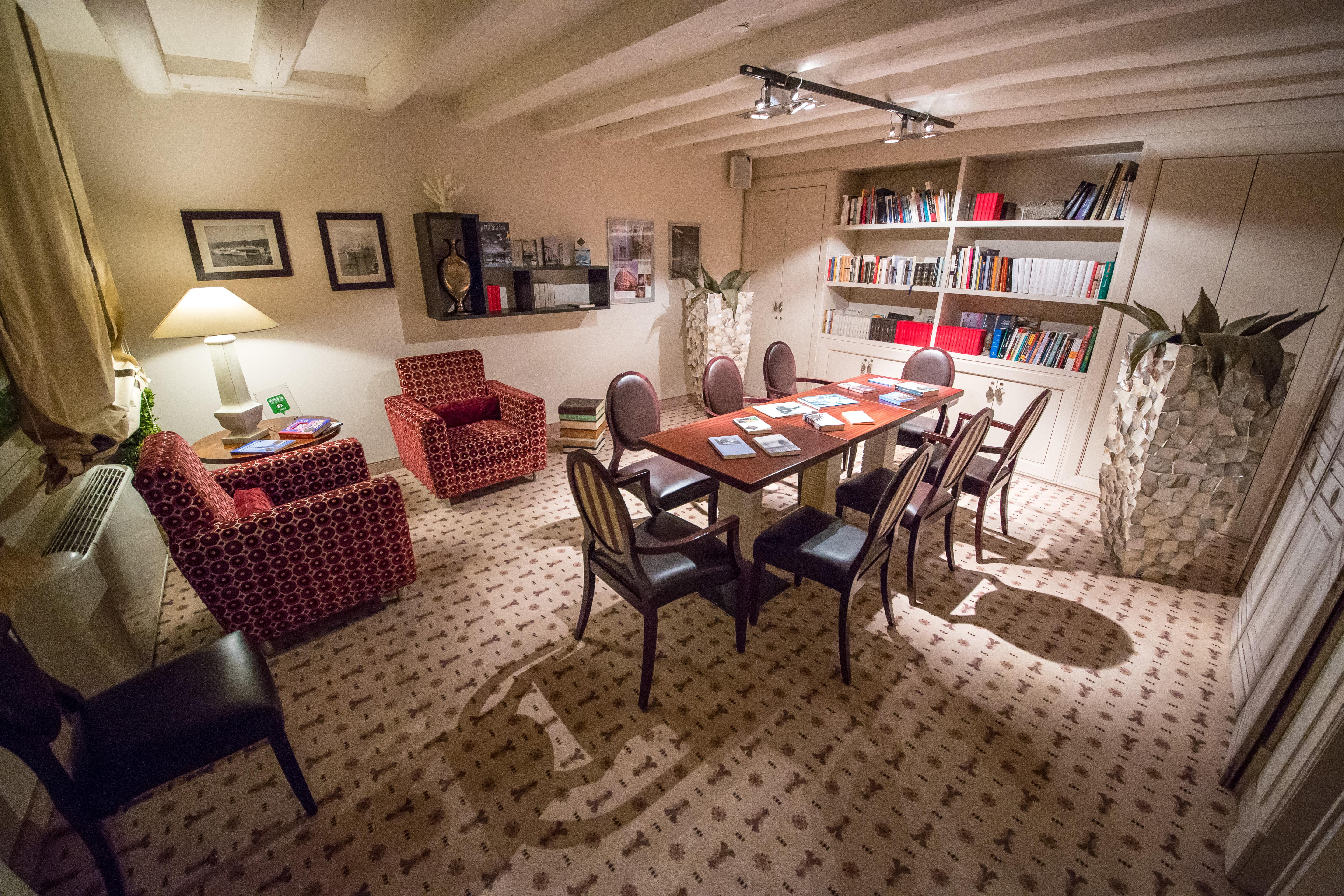 Victoria Hotel Letterario Trieste Luaran gambar