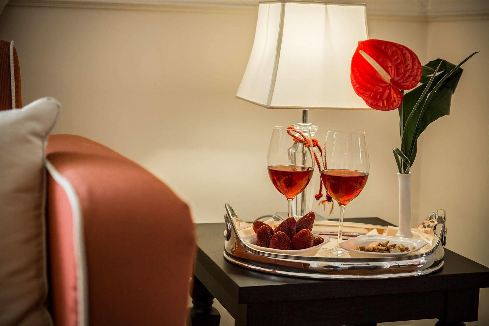 Victoria Hotel Letterario Trieste Luaran gambar