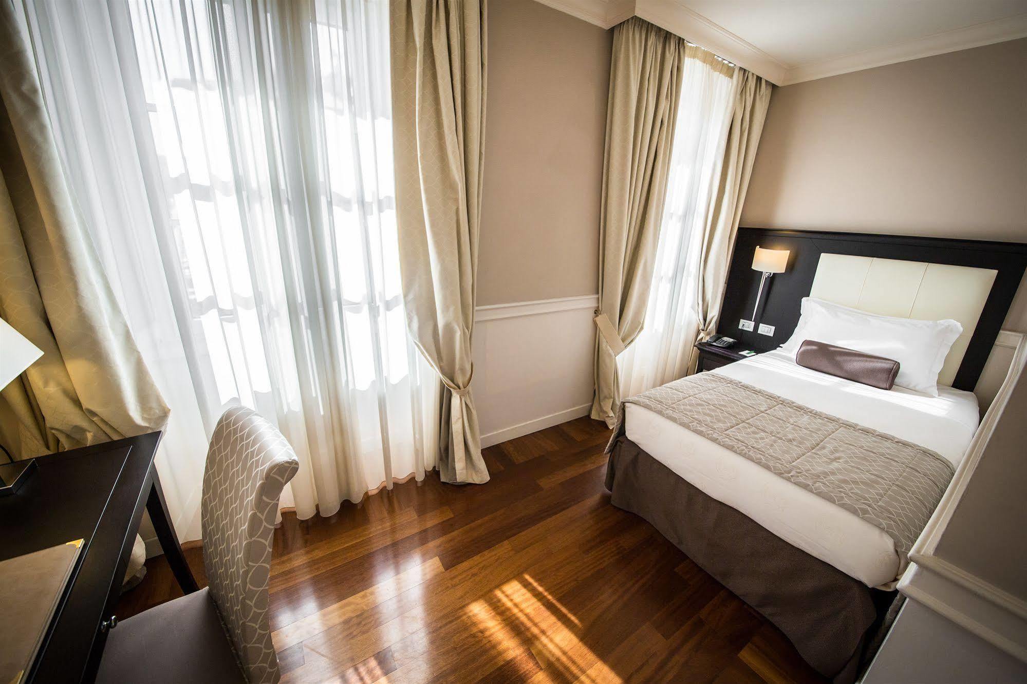 Victoria Hotel Letterario Trieste Luaran gambar
