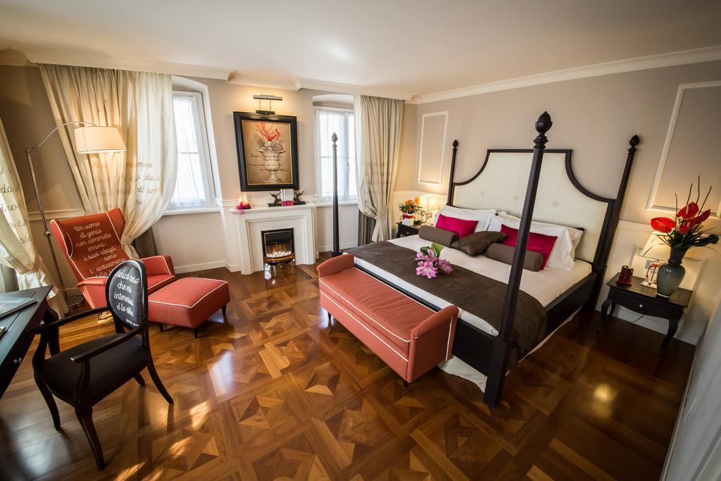 Victoria Hotel Letterario Trieste Luaran gambar