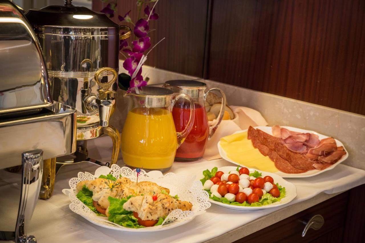 Victoria Hotel Letterario Trieste Luaran gambar